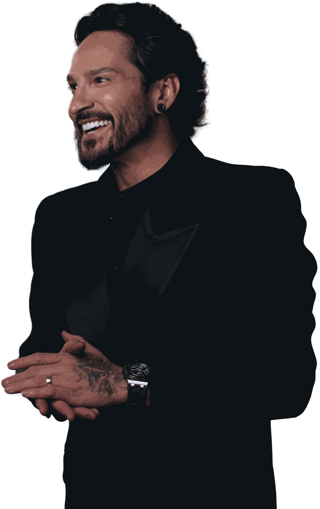 Robson Souza, criador da técnica Hair Contour, de terno preto, sorrindo.